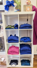 Damenoberteile in blau und pink