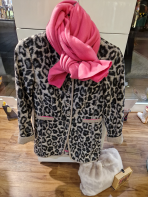 Warmer Damenmantel mit Muster