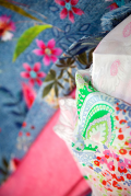 farbige Stickerei auf Damen Jeansblazer