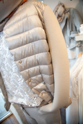 ausgefallene goldene Steppjacke von Rova