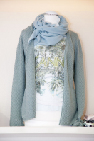 Salbei-Strickjacke mit Print-Shirt