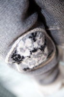 graue Strickjacke Zaubermasche mit Trachtenstickerei