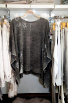 grauer Stick-Poncho von Princess