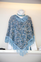 Poncho-modetrend-blauer Poncho von Much Gusto