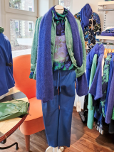 Damen Outfit in grün und blau