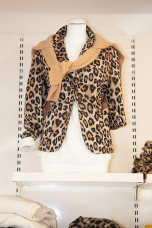 Damenblazer im Leo-Look