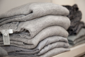 Klassische graue Damen Strickpullis
