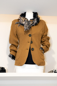 brauner Damenblazer für den Herbst