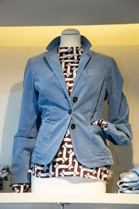 blauer Damen Blazer mit grafischem Damenshirt