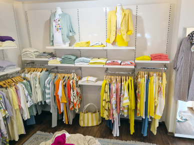 Große Auswahl an Damenmode in olive und gelb